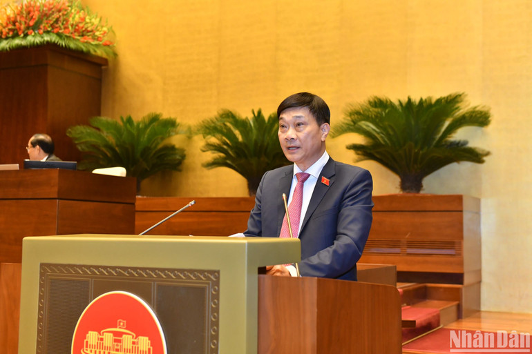 Trình báo thẩm tra Báo cáo, Chủ nhiệm Ủy ban Kinh tế của Quốc hội Vũ Hồng Thanh cho biết, Ủy ban kinh tế nhận thấy Dự án đáp ứng các tiêu chí thuộc thẩm quyền của Quốc hội. (Ảnh: Đăng Khoa)