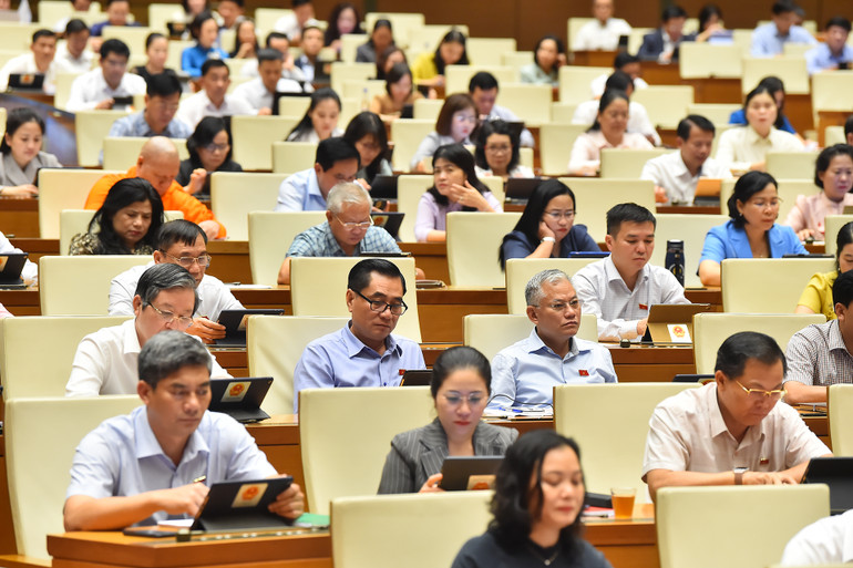 Quang cảnh phiên họp chiều 22/10. (Ảnh: THỦY NGUYÊN) Quang cảnh phiên họp chiều 22/10. (Ảnh: THỦY NGUYÊN)