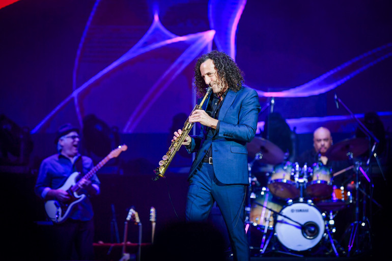 Kenny G trong cuộc biểu diễn tại Việt Nam tháng 11/2023.