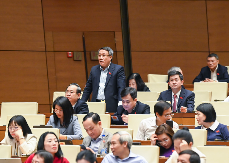 Đại biểu Hà Sỹ Đồng (Đoàn tỉnh Quảng Trị) nhấn mạnh: Việc giảm 2% thuế suất thuế giá trị gia tăng nhằm thúc đẩy sự phục hồi và tăng trưởng kinh tế bền vững cho nền kinh tế là một chủ trương đúng đắn.