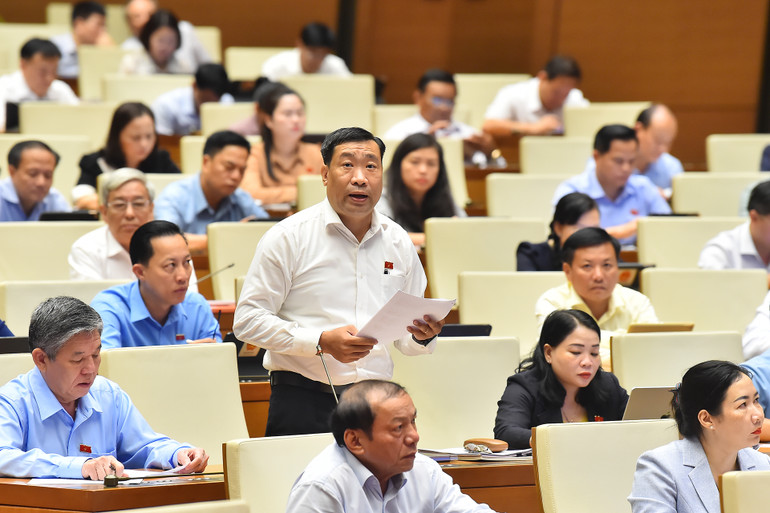 Đại biểu Thạch Phước Bình nêu ý kiến tại phiên làm việc chiều 22/10. (Ảnh: THỦY NGUYÊN) Đại biểu Thạch Phước Bình nêu ý kiến tại phiên làm việc chiều 22/10. (Ảnh: THỦY NGUYÊN)