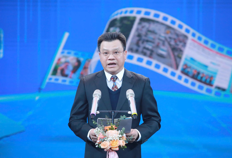 Đồng chí Lê Kim Thành, Phó Chủ tịch chuyên trách Ủy ban An toàn giao thông Quốc gia phát biểu tại Lễ trao giải.