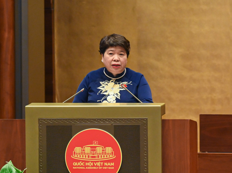 Ủy viên Ủy ban Thường vụ Quốc hội, Chủ nhiệm Ủy ban Xã hội của Quốc hội Nguyễn Thúy Anh trình bày Báo cáo giải trình, tiếp thu, chỉnh lý dự thảo Luật Bảo hiểm xã hội (sửa đổi) (Ảnh: DUY LINH)