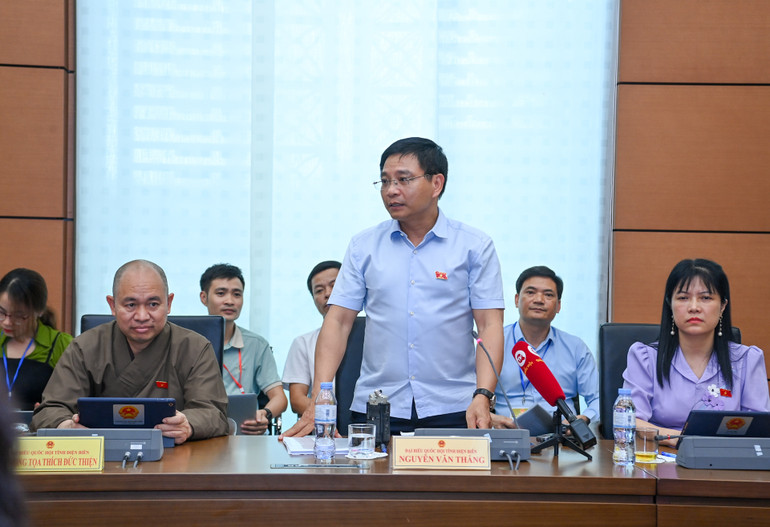 Bộ trưởng Giao thông vận tải Nguyễn Văn Thắng tại phiên họp tổ. (Ảnh: DUY LINH)