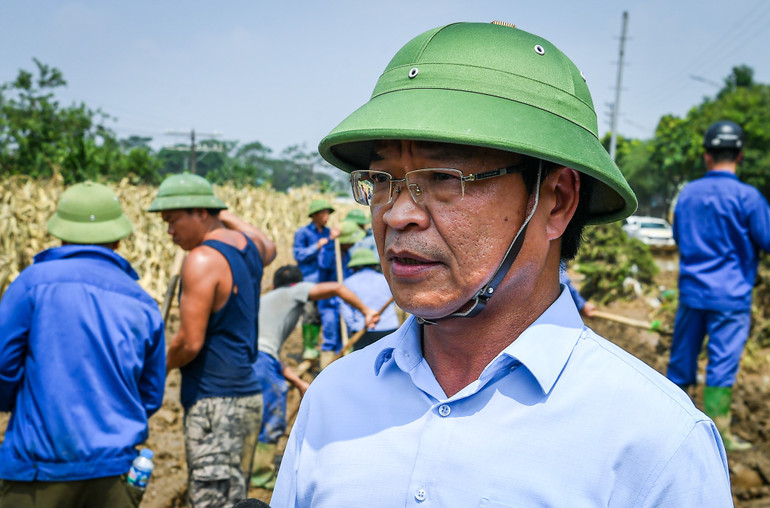 Ông Đặng Sỹ Mạnh, Chủ tịch Hội đồng thành viên Tổng công ty Đường Sắt Việt Nam (VNR) cho biết, thông được tuyến đường sắt từ Hà Nội tới Lào Cai sẽ mở ra con đường đưa hàng hóa hỗ trợ tới bà con các tỉnh Yên Bái, Lào Cai nhanh chóng nhất.