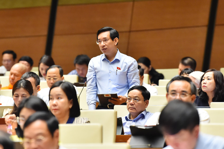 Đại biểu Nguyễn Văn Cảnh đề xuất bổ sung khái niệm đường tốc độ cao vào Luật Đường bộ.