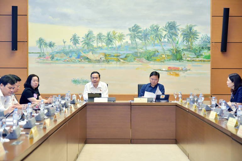 Quang cảnh buổi thảo luận Tổ. (Ảnh: DUY LINH) Quang cảnh buổi thảo luận Tổ. (Ảnh: DUY LINH)