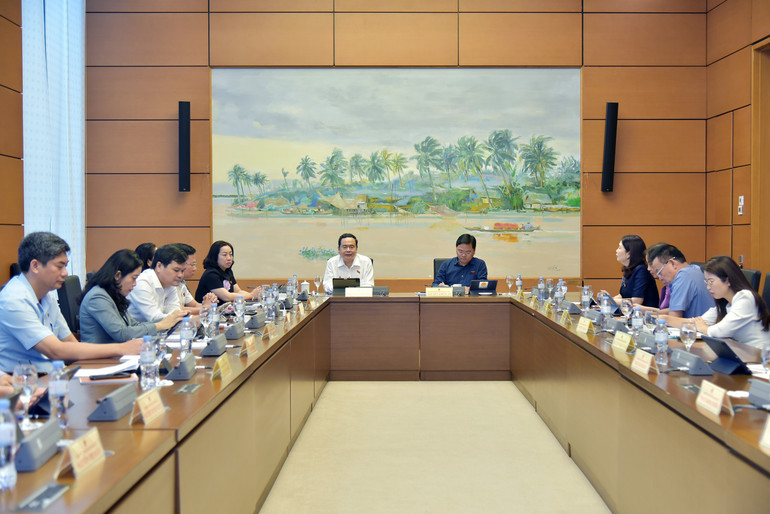 Quang cảnh buổi thảo luận Tổ. (Ảnh: DUY LINH) Quang cảnh buổi thảo luận Tổ. (Ảnh: DUY LINH)