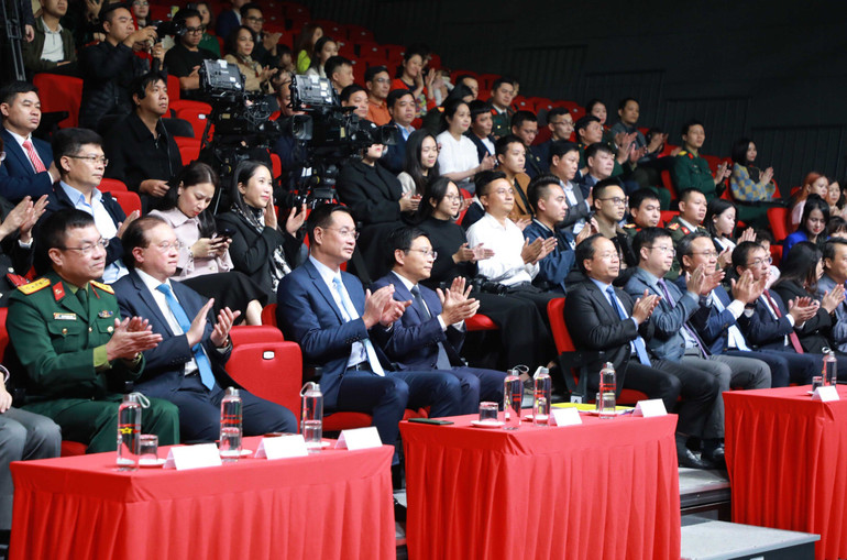 Các đại biểu tham dự lễ trao giải.