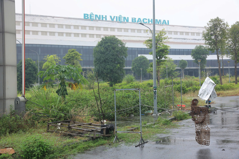 Bạch Mai vận hành một phần cơ sở 2 vào năm 2019, nhưng dừng hoạt động từ tháng 3/2020. Còn Việt Đức chỉ dừng lại ở việc cắt băng khánh thành, chưa từng tiếp nhận bệnh nhân.