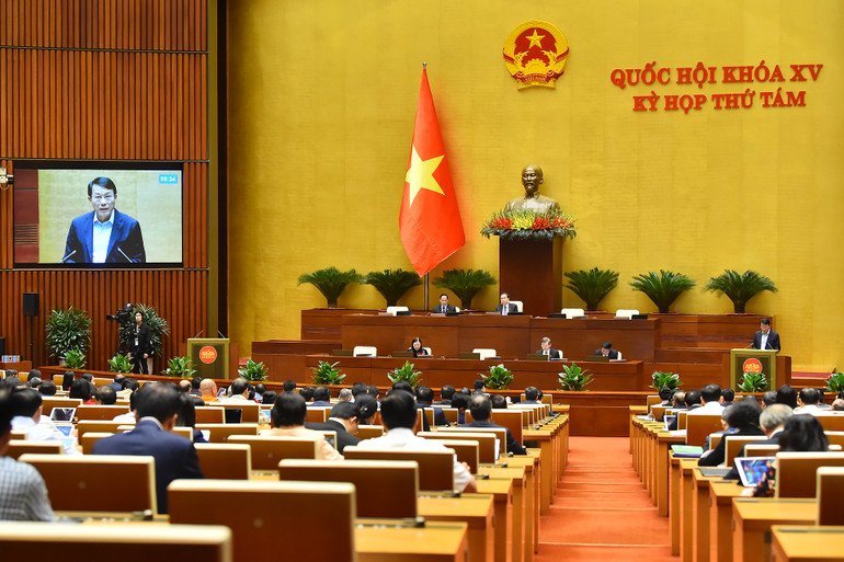 Quang cảnh phiên họp sáng 26/11. (Ảnh: THỦY NGUYÊN)