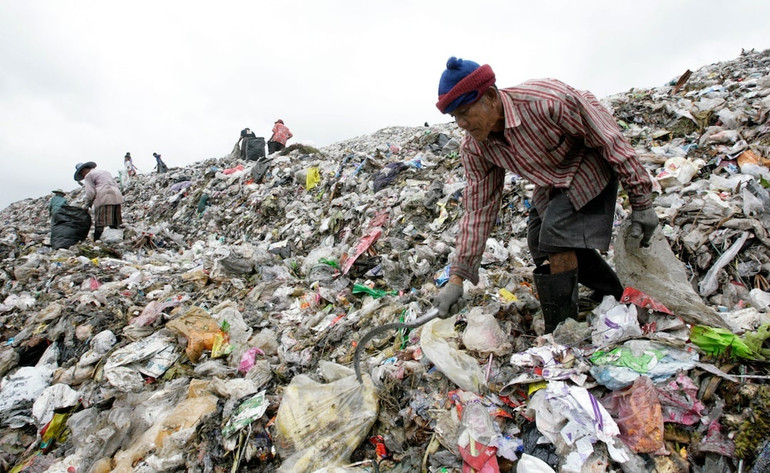 Rác thải nhựa là một vấn đề mang tính toàn cầu. (Ảnh: Reuters)