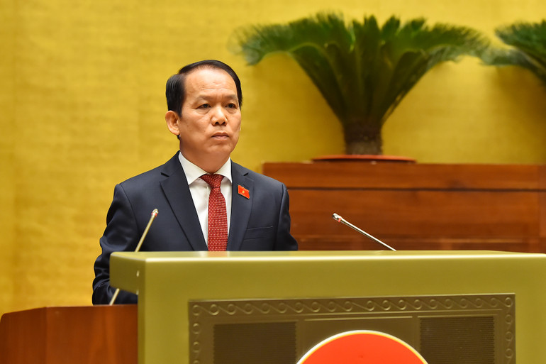 Chủ nhiệm Ủy ban Pháp luật của Quốc hội Hoàng Thanh Tùng trình bày Báo cáo giải trình, tiếp thu, chỉnh lý dự thảo Luật Công chứng (sửa đổi).