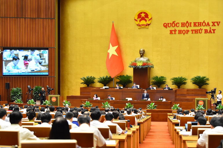 Quang cảnh phiên họp sáng 5/6. (Ảnh: Thủy Nguyên)