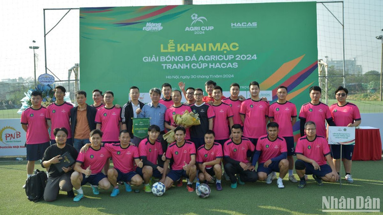 Các đội tham dự được lựa chọn từ những cơ quan, doanh nghiệp lớn trong ngành nông nghiệp. Các đội tham dự được lựa chọn từ những cơ quan, doanh nghiệp lớn trong ngành nông nghiệp.