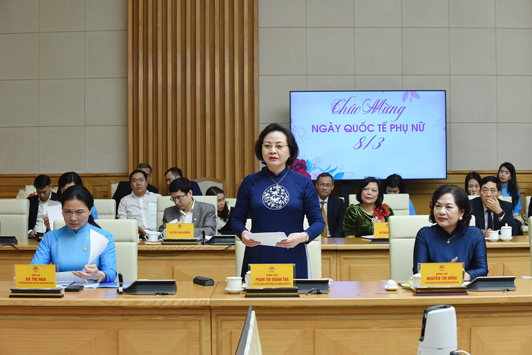 Bộ trưởng Nội vụ Phạm Thị Thanh Trà khẳng định, đây là buổi gặp mặt có ý nghĩa sâu sắc, thể hiện sự quan tâm của Đảng, Nhà nước và cá nhân Thủ tướng Chính phủ, là nguồn động viên, khích lệ to lớn đối với phụ nữ Việt Nam nói chung và công tác cán bộ nữ nói riêng; đồng thời, là dịp để chúng ta khắc sâu thêm niềm tự hào dân tộc, tự hào về truyền thống tốt đẹp của phụ nữ Việt Nam. Bộ trưởng Nội vụ Phạm Thị Thanh Trà khẳng định, đây là buổi gặp mặt có ý nghĩa sâu sắc, thể hiện sự quan tâm của Đảng, Nhà nước và cá nhân Thủ tướng Chính phủ, là nguồn động viên, khích lệ to lớn đối với phụ nữ Việt Nam nói chung và công tác cán bộ nữ nói riêng; đồng thời, là dịp để chúng ta khắc sâu thêm niềm tự hào dân tộc, tự hào về truyền thống tốt đẹp của phụ nữ Việt Nam.