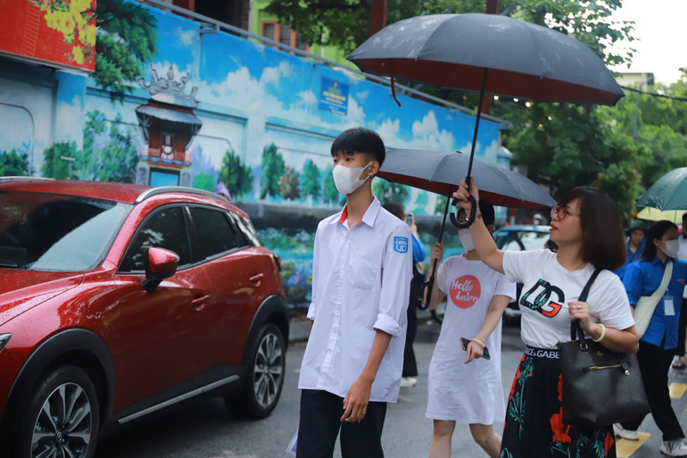 Sáng 28/6, tại Hà Nội, các thí sinh đã bước vào môn thi đầu tiên trong kỳ thi Tốt nghiệp Trung học phổ thông. (Ảnh: Sơn Bách)