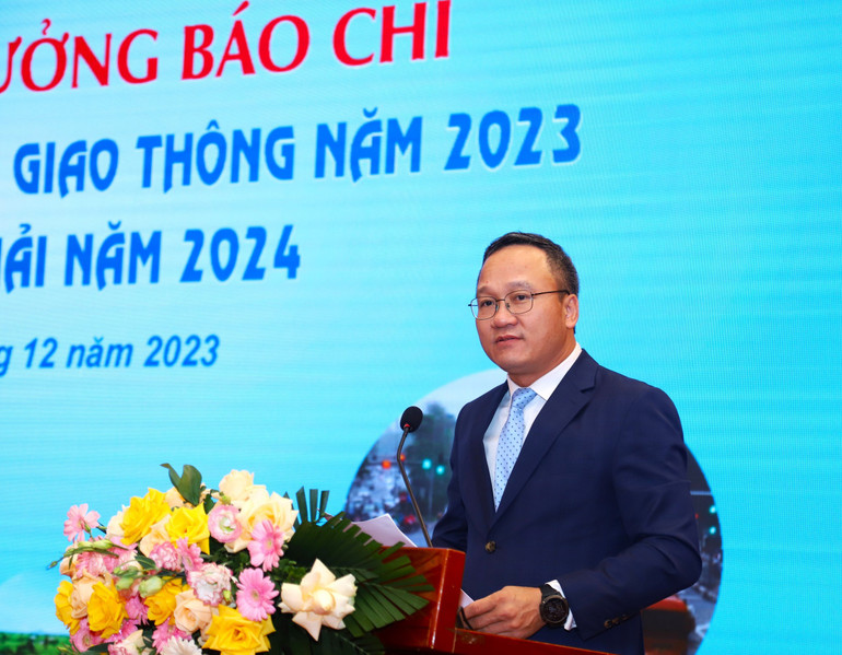 Phó Chủ tịch chuyên trách Ủy ban An toàn giao thông Quốc gia phát biểu tại lễ trao giải.