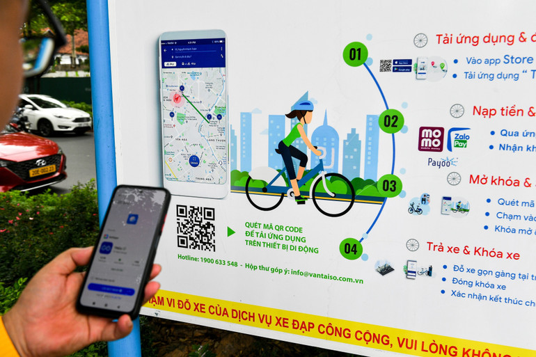 Người dân Hà Nội kỳ vọng dự án xe đạp công cộng sẽ góp phần giải quyết bài toán dặm cuối tại Thủ đô hiện nay. (Ảnh: Thành Đạt)