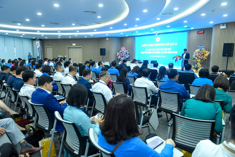 Quang cảnh diễn đàn.