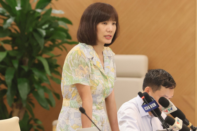 Bà Nguyễn Thị Thanh Huyền thông tin tại buổi họp báo.