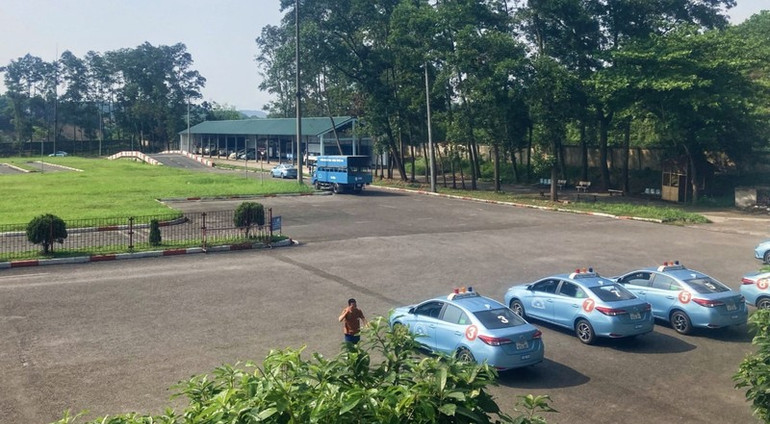 Đề án hướng tới mục tiêu xây dựng, hoàn chỉnh các hệ thống công nghệ thông tin quản lý hoạt động đào tạo, sát hạch, cấp giấy phép lái xe (GPLX) để quản lý cơ sở đào tạo, trung tâm sát hạch lái xe trong việc nâng cao chất lượng công tác đào tạo, sát hạch cấp, đổi GPLX, đảm bảo công khai, minh bạch, chống gian lận, tiêu cực. Đề án hướng tới mục tiêu xây dựng, hoàn chỉnh các hệ thống công nghệ thông tin quản lý hoạt động đào tạo, sát hạch, cấp giấy phép lái xe (GPLX) để quản lý cơ sở đào tạo, trung tâm sát hạch lái xe trong việc nâng cao chất lượng công tác đào tạo, sát hạch cấp, đổi GPLX, đảm bảo công khai, minh bạch, chống gian lận, tiêu cực.