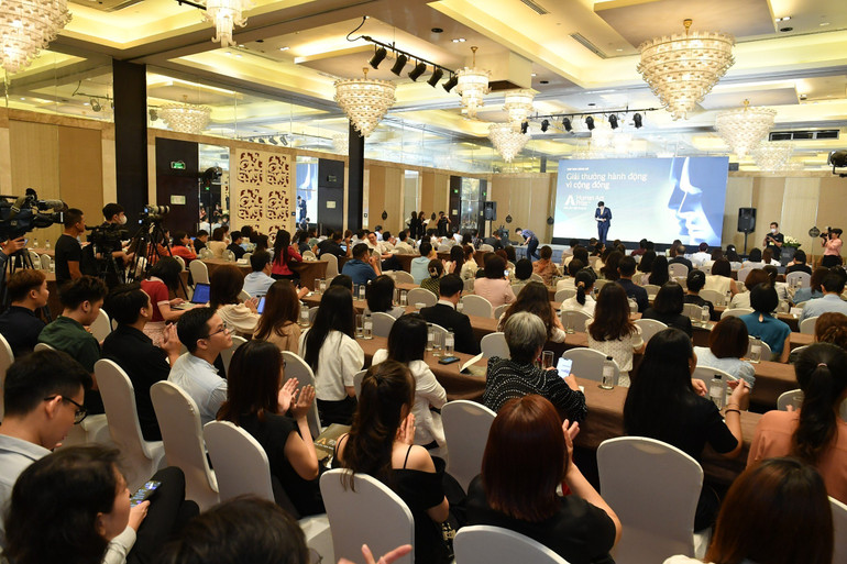 Quang cảnh lễ công bố.