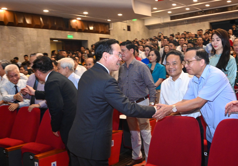 Chủ tịch nước Võ Văn Thưởng cùng các đại biểu tham dự lễ trao giải. (Ảnh: DUY LINH)