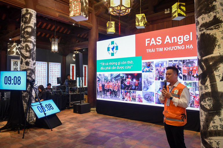 Phạm Quốc Việt, đại diện FAS Angel trình bày về dự án tại vòng chung kết. Phạm Quốc Việt, đại diện FAS Angel trình bày về dự án tại vòng chung kết.