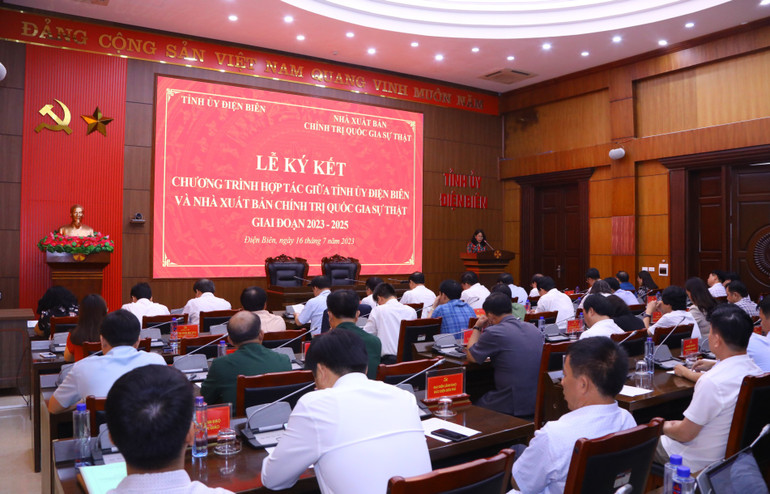 Quang cảnh lễ ký kết.