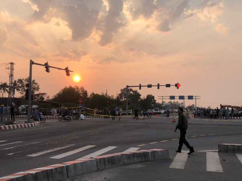 Ngay sau khi nhận được thông tin, cơ quan chức năng của tỉnh Quảng Nam đã có mặt tại hiện trường. (Ảnh: Ủy ban An toàn giao thông quốc gia)