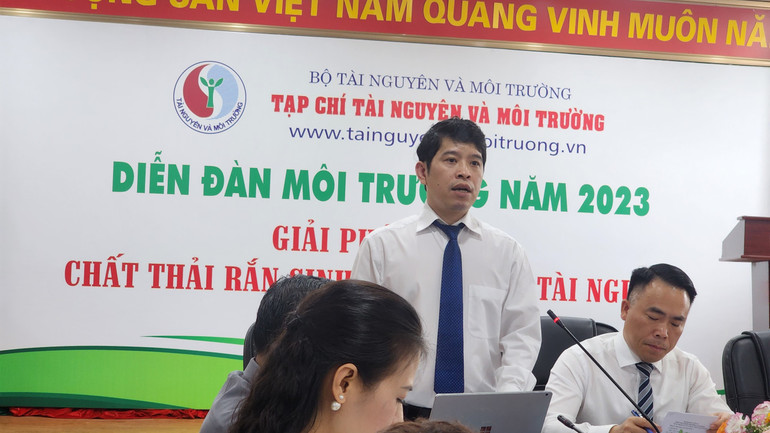 PGS. TS Nguyễn Đình Thọ, Viện trưởng Viện Chiến lược chính sách tài nguyên và môi trường đưa ra thông tin về các phương pháp xử lý chất thải rắn tại Việt Nam hiện nay. PGS. TS Nguyễn Đình Thọ, Viện trưởng Viện Chiến lược chính sách tài nguyên và môi trường đưa ra thông tin về các phương pháp xử lý chất thải rắn tại Việt Nam hiện nay.