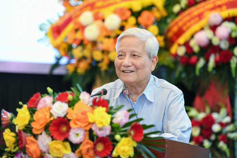 Nhà báo lão thành Hà Đăng, nguyên Tổng Biên tập Báo Nhân Dân chia sẻ cảm xúc tại Lễ kỷ niệm.