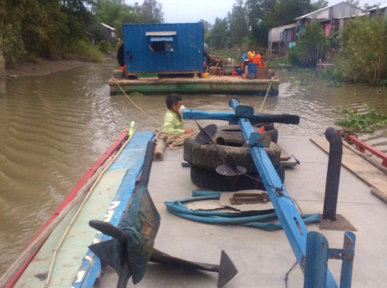 Vận chuyển ống vách 100, 200 và cẩu 80 tấn. Vận chuyển ống vách 100, 200 và cẩu 80 tấn.