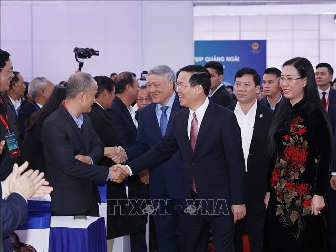 Chủ tịch nước Võ Văn Thưởng và các đại biểu tham dự lễ kỷ niệm. (ẢNH: TTXVN)