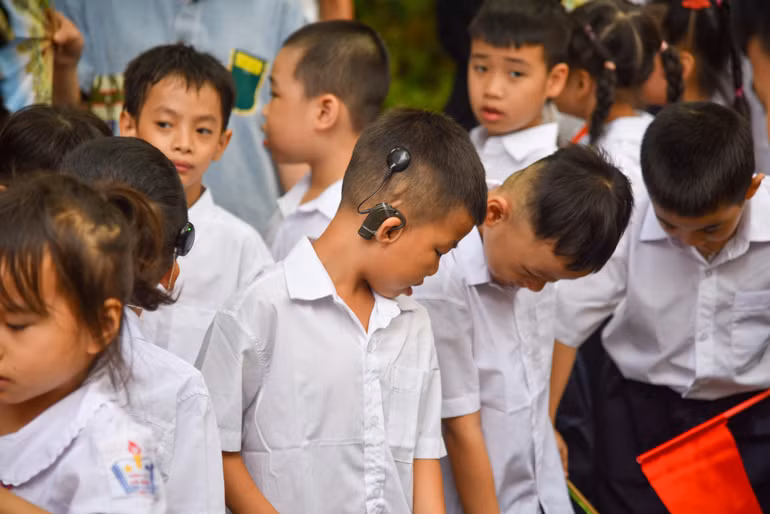 Những học sinh đặc biệt tại trường Phổ thông cơ sở Xã Đàn. (Ảnh: Nhật Quang)