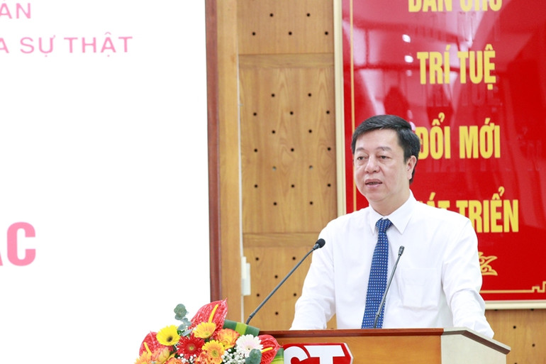 Đồng chí Vũ Trọng Lâm, Bí thư Đảng ủy, Giám đốc, Tổng Biên tập Nhà Xuất bản Chính trị quốc gia Sự thật phát biểu tại Lễ ký. Đồng chí Vũ Trọng Lâm, Bí thư Đảng ủy, Giám đốc, Tổng Biên tập Nhà Xuất bản Chính trị quốc gia Sự thật phát biểu tại Lễ ký.