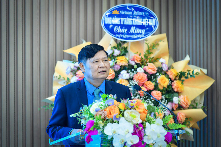 Đồng chí Phan Văn Anh, Phó Chủ tịch Tổng Liên đoàn Lao động Việt Nam phát biểu đề dẫn tại Diễn đàn.