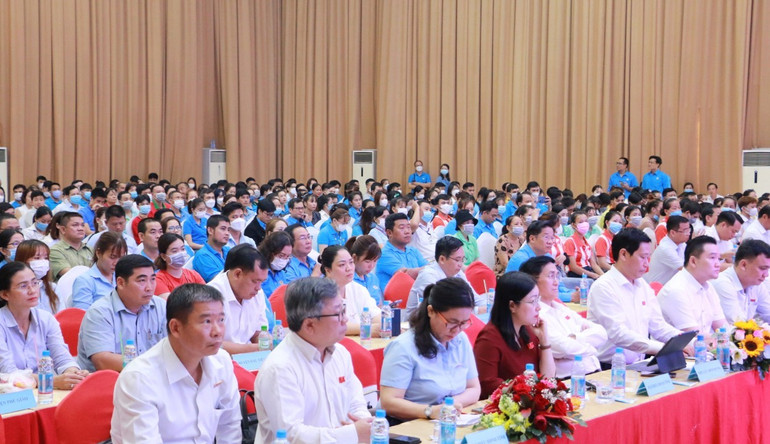 Đại diện các cơ quan, ban ngành, công đoàn cơ sở và công nhân lao động tại hội nghị. Đại diện các cơ quan, ban ngành, công đoàn cơ sở và công nhân lao động tại hội nghị.