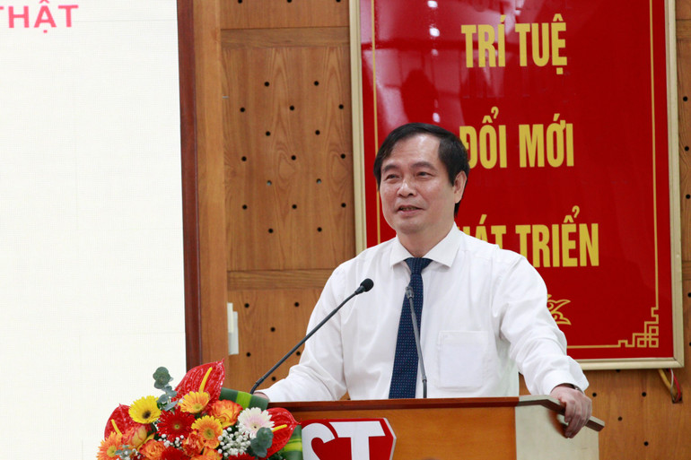 Đồng chí Phan Xuân Thủy phát biểu tại hội nghị. Đồng chí Phan Xuân Thủy phát biểu tại hội nghị.