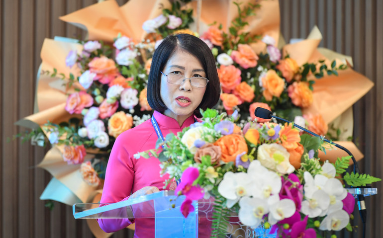 Đại diện Liên đoàn Lao động tỉnh Hải Dương trình bày tham luận tại diễn đàn.