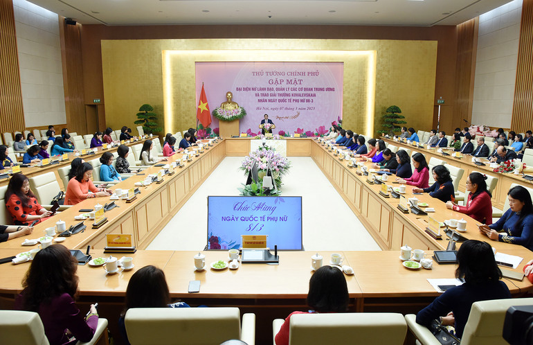 Thủ tướng Phạm Minh Chính: 10 nhà khoa học nữ có thành tích nghiên cứu khoa học xuất sắc nhận Giải Kovalevskaia năm 2022 là những tấm gương điển hình nữ về đổi mới sáng tạo, dám nghĩ, dám làm, đại diện cho trí tuệ, khát vọng của các thế hệ người Việt Nam chúng ta. Thủ tướng Phạm Minh Chính: 10 nhà khoa học nữ có thành tích nghiên cứu khoa học xuất sắc nhận Giải Kovalevskaia năm 2022 là những tấm gương điển hình nữ về đổi mới sáng tạo, dám nghĩ, dám làm, đại diện cho trí tuệ, khát vọng của các thế hệ người Việt Nam chúng ta.