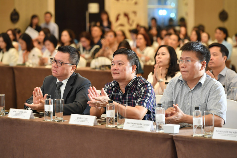 Các đại biểu tham dự Lễ công bố Giải thưởng hành động vì cộng đồng - Human Act Prize. (Ảnh: Thành Đạt)