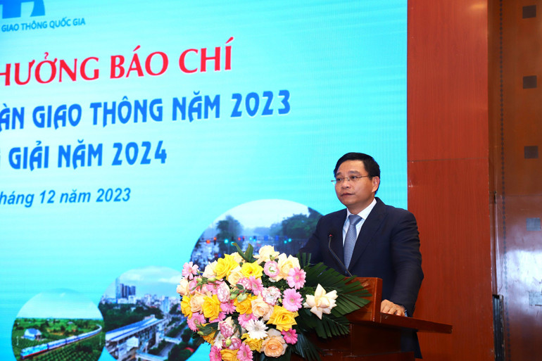 Bộ trưởng Giao thông vận tải phát biểu tại sự kiện.