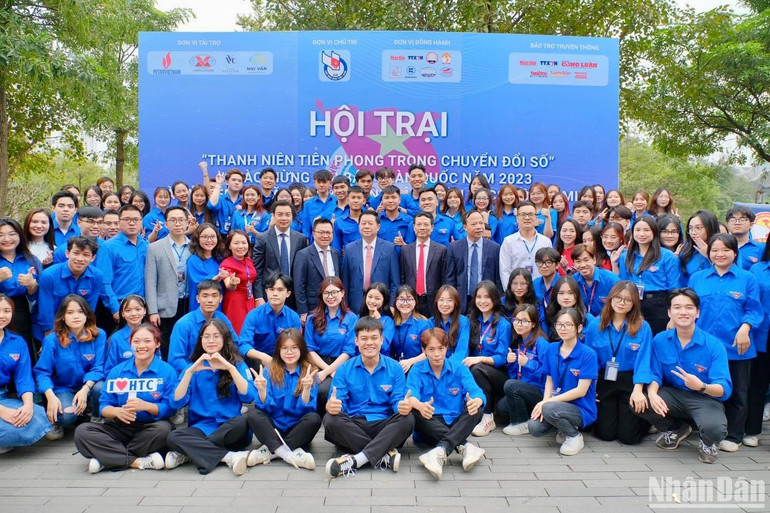 Các đồng chí lãnh đạo Đảng, Nhà nước, lãnh đạo Hội Nhà báo Việt Nam đến thăm và chúc mừng Hội trại thanh niên Hội Báo toàn quốc 2023