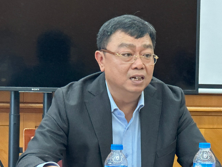 Ông Nguyễn Tô An, Phó Cục trưởng Cục Đăng kiểm Việt Nam trao đổi với báo chí ngày 12/1.