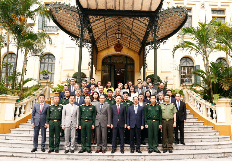 Chủ tịch nước Võ Văn Thưởng và các đại biểu dự hội nghị. (Ảnh: TTXVN) Chủ tịch nước Võ Văn Thưởng và các đại biểu dự hội nghị. (Ảnh: TTXVN)