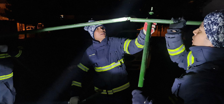 Các chiến sĩ Việt Nam nỗ lực tìm kiếm trong các đống đổ nát tại Thổ Nhĩ Kỳ.