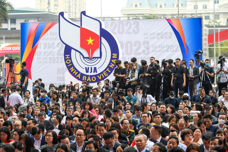 Thời gian tới, Hội Nhà báo Việt Nam sẽ tăng cường chất lượng và hiệu quả các khóa học để đáp ứng yêu cầu ngày càng cao về chuyên môn nghiệp vụ cho các nhà báo cũng như cán bộ quản lý cơ quan báo chí.