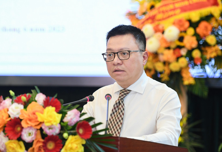 Tổng Biên tập Báo Nhân Dân Lê Quốc Minh phát biểu tại Lễ kỷ niệm.